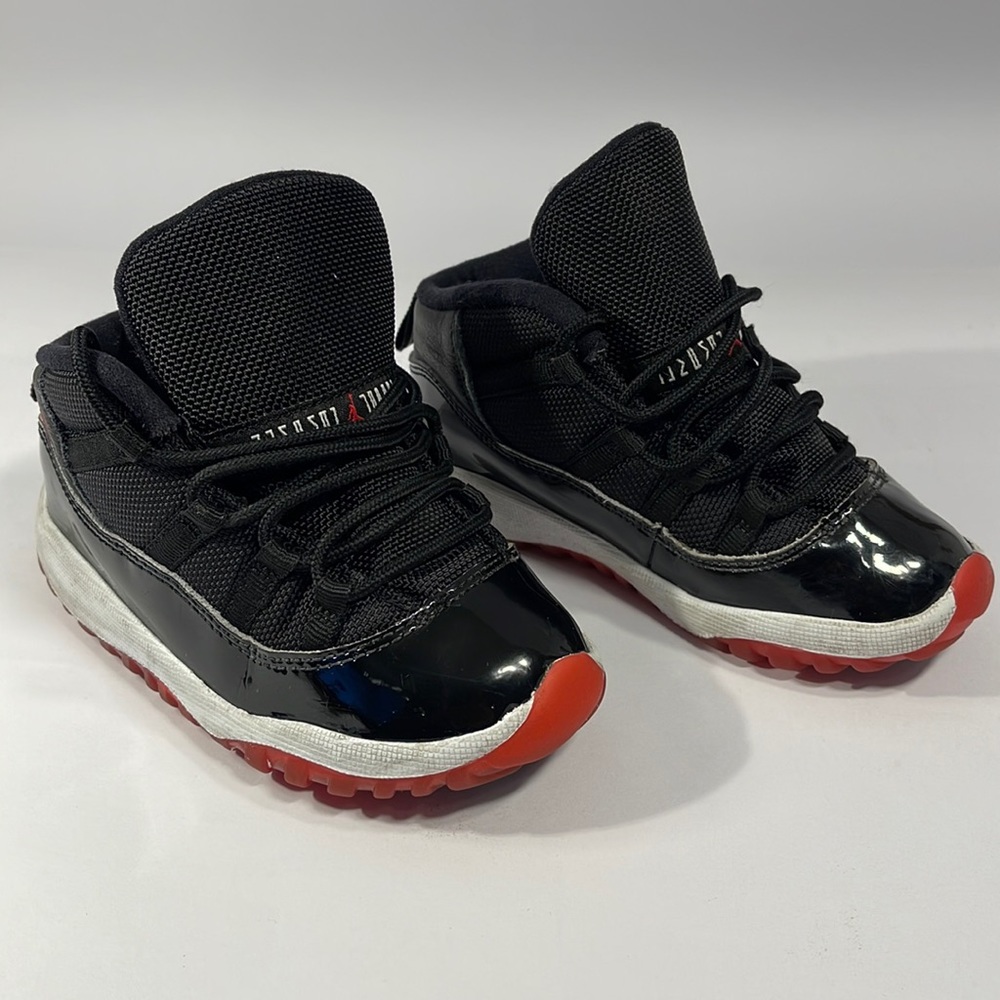 NIke Air Jordan 11 retro bred 378040-061 size 9C